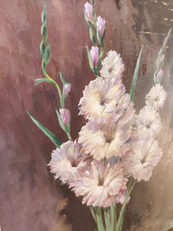 Flores blancas sobre fondo oscuro - Imagen 4