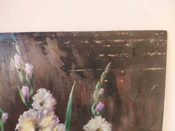 Flores blancas sobre fondo oscuro - Imagen 5